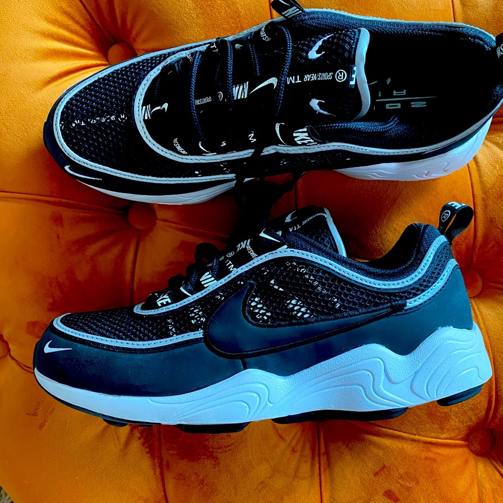 Men’s Nike black and white “NEW” size 8 1/2